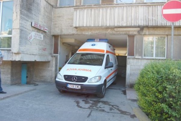 Accident cu 9 răniţi în Constanţa: O tânără a intrat într-un microbuz